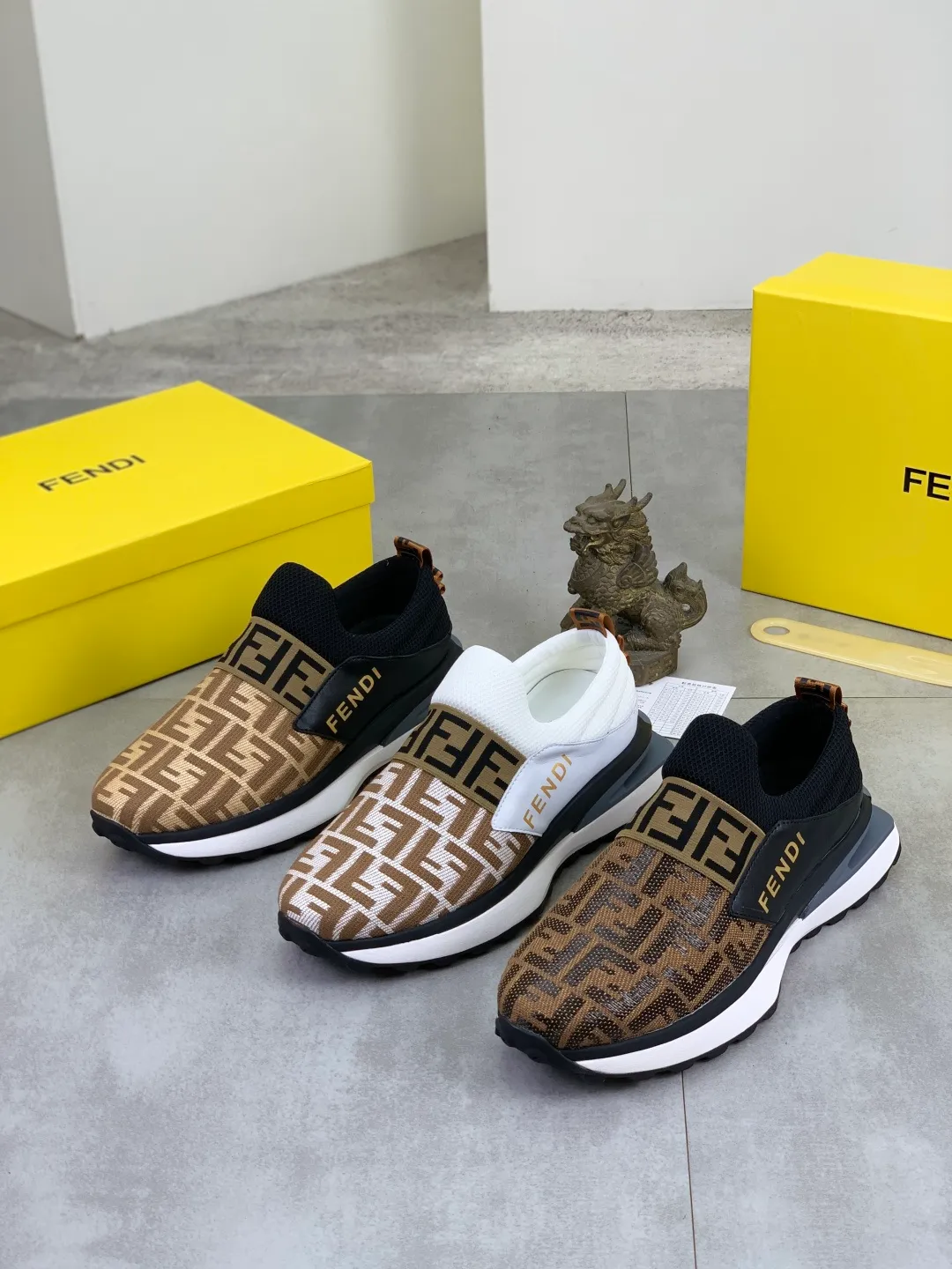 ​Men's shoes 💰P440 💰【New】Little monster 🆘 New FENDI 🕶️🕶️Simple routing effect, showing an elegant and cool driving shoe 🎬Using imported calfskin + first-layer pigskin lining🐂Excellent material🎬Detailed workmanship 🤗Comfortable foot feel➰➰. ​Pair it with any outfit to show your taste and temperament, low-key luxury ♻️Design ​simple and elegant ​noble and fashionable 🍃​Very loved and favored by trendy men 💓❤️size: 38-44 (45 customized) 3️⃣colors available